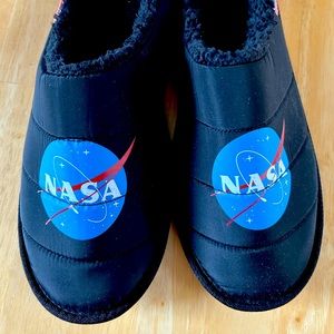 NASA Men’s slippers size 9 New without box and tags.